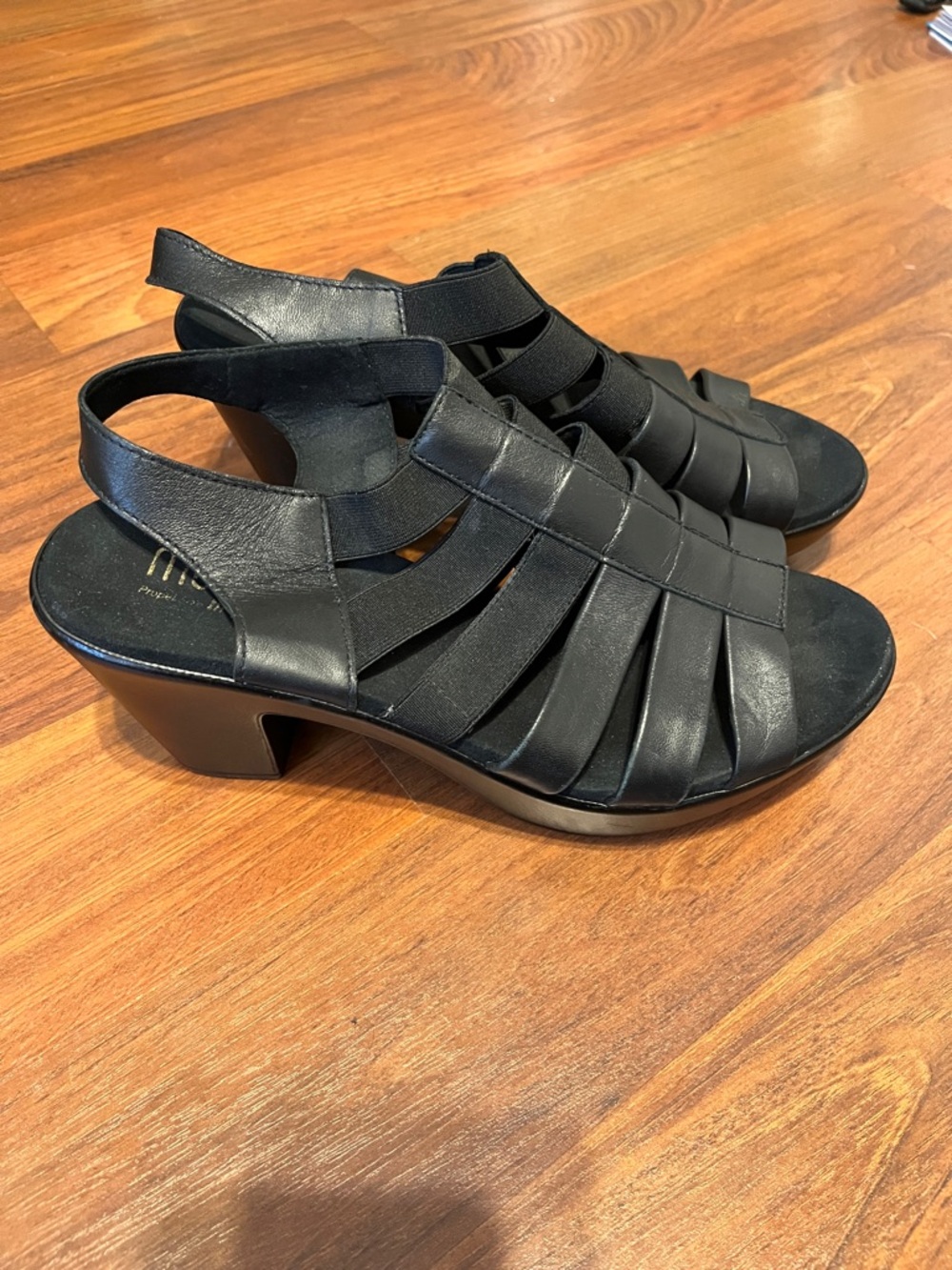 Munro Black Strappy Block Heel Sandals - Women so comfortable like new 8.5